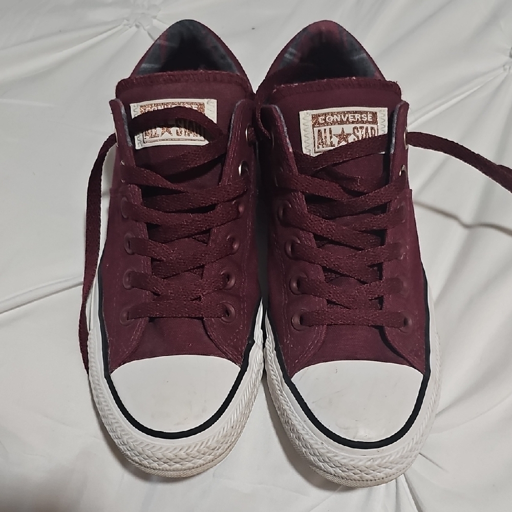Converse Burgundy Sneakers